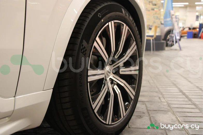 Volvo XC90 Белый