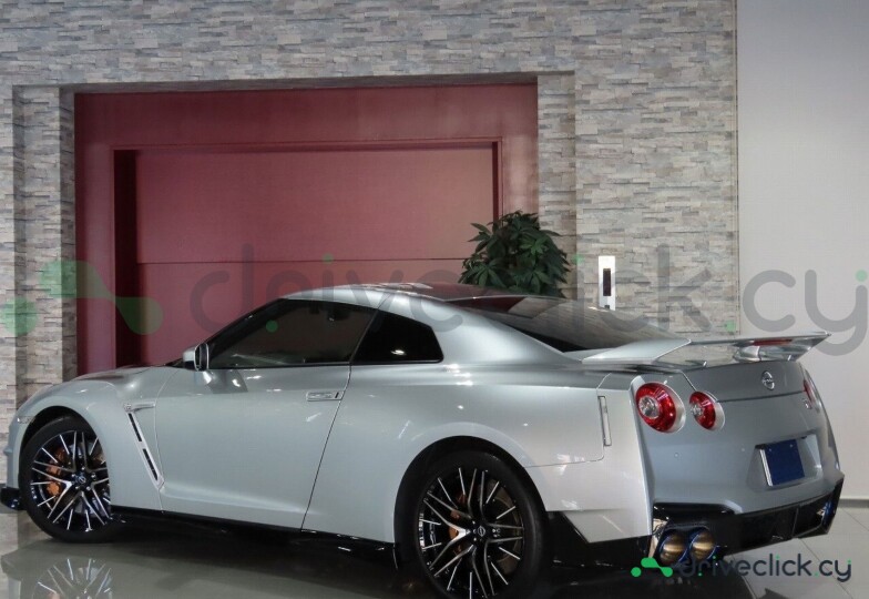 Nissan GT-R Grey