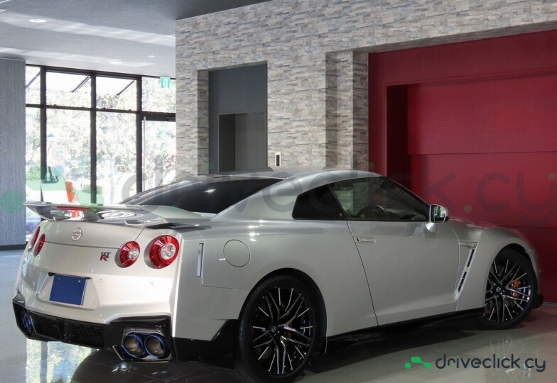 Nissan GT-R Grey