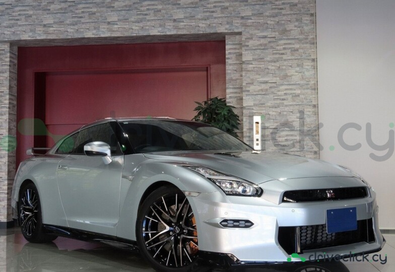 Nissan GT-R Grey