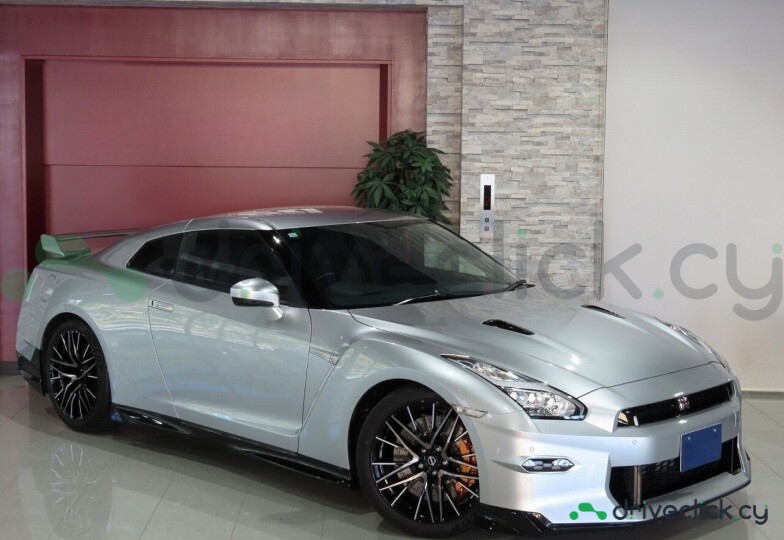 Nissan GT-R Grey