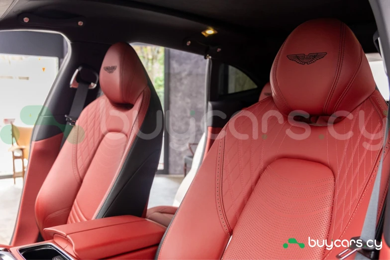 Aston Martin DBX Белый