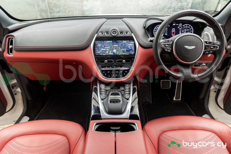 Aston Martin DBX Белый