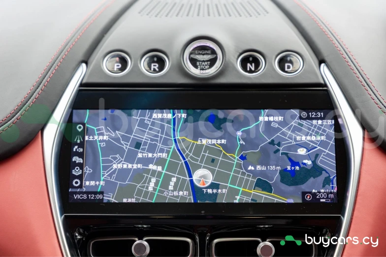 Aston Martin DBX Белый