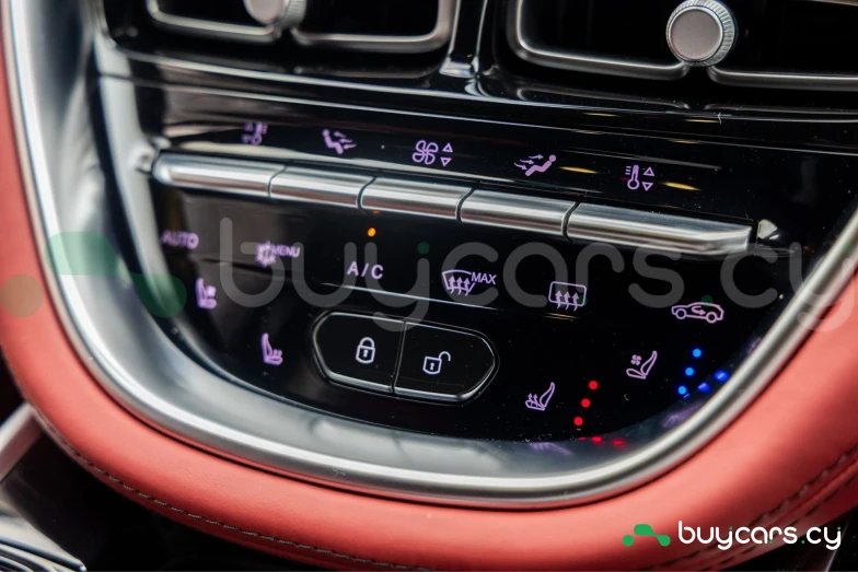 Aston Martin DBX Белый