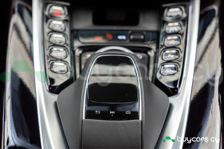 Aston Martin DBX Белый