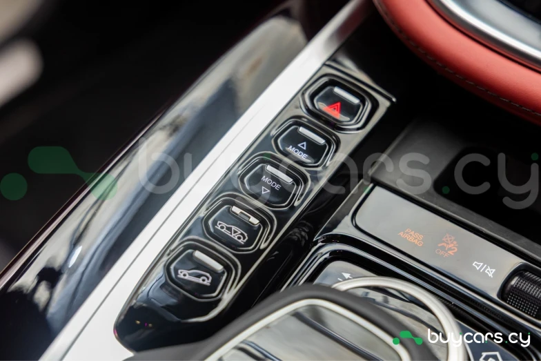 Aston Martin DBX Белый