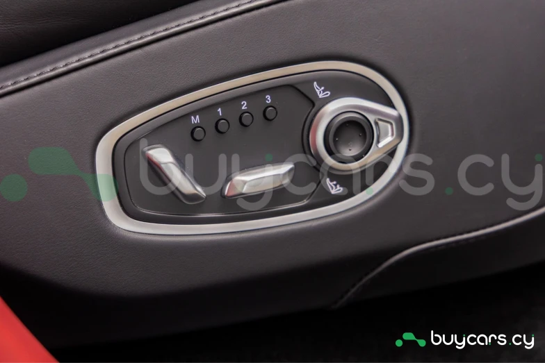 Aston Martin DBX Белый