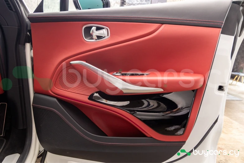 Aston Martin DBX Белый