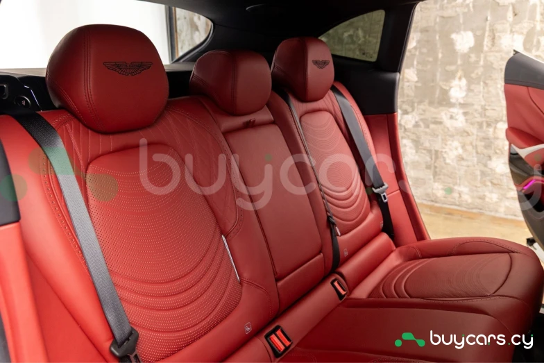 Aston Martin DBX Белый