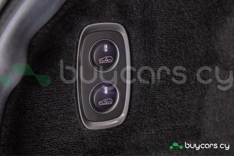 Aston Martin DBX Белый