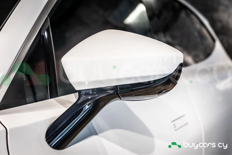 Aston Martin DBX Белый