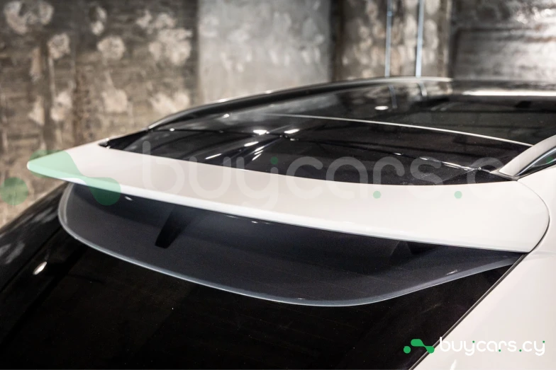 Aston Martin DBX Белый