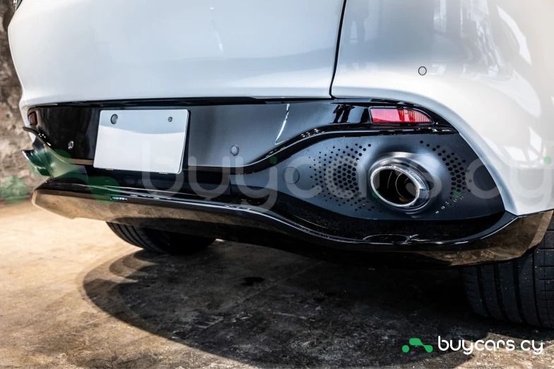 Aston Martin DBX Белый