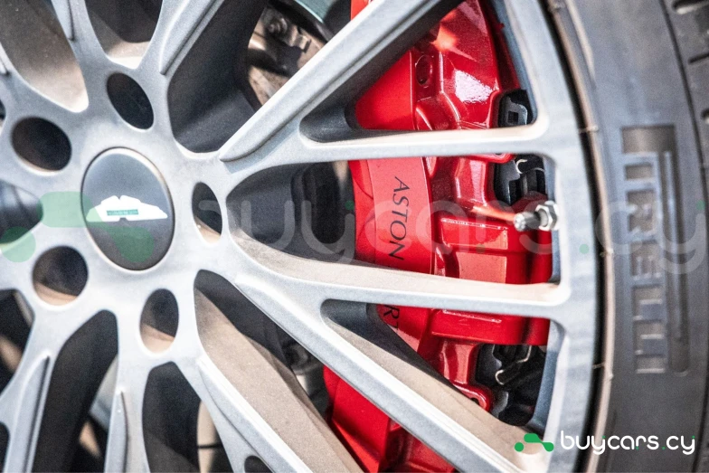 Aston Martin DBX Белый