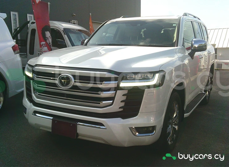Toyota Land Cruiser Белый