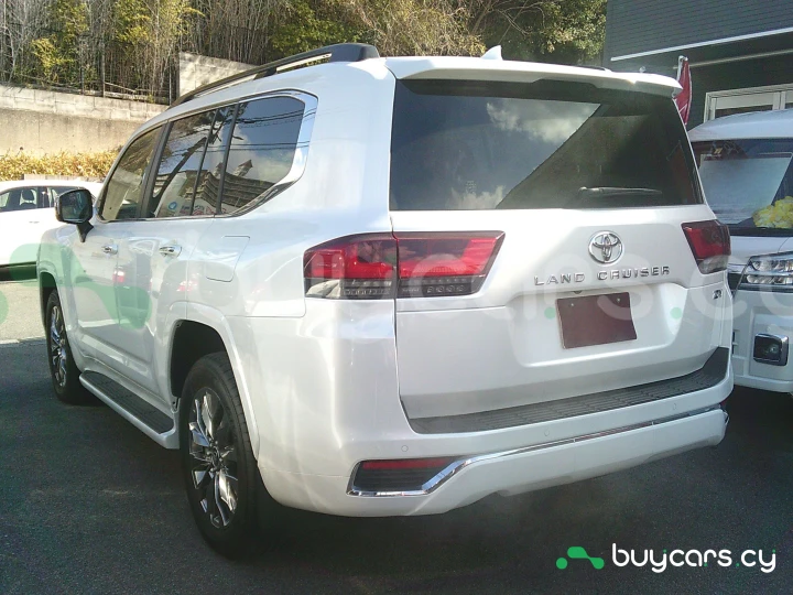 Toyota Land Cruiser Белый