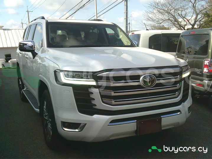 Toyota Land Cruiser Белый