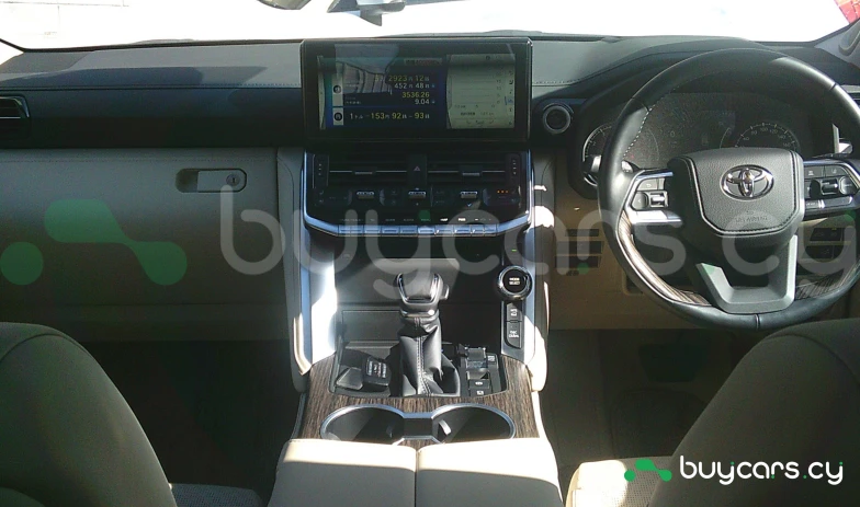 Toyota Land Cruiser Белый