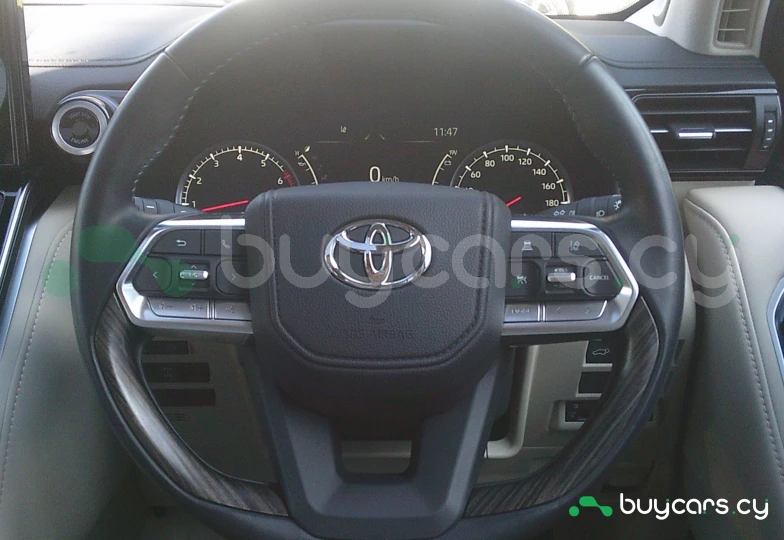 Toyota Land Cruiser Белый