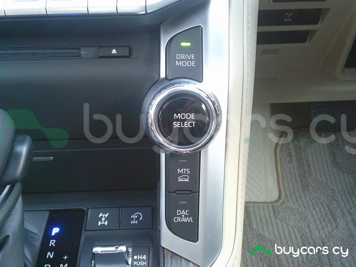 Toyota Land Cruiser Белый