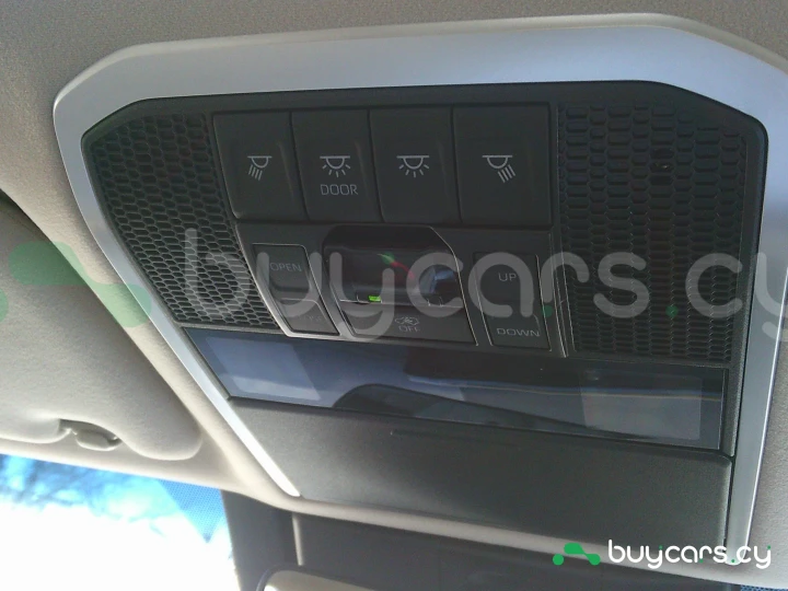 Toyota Land Cruiser Белый