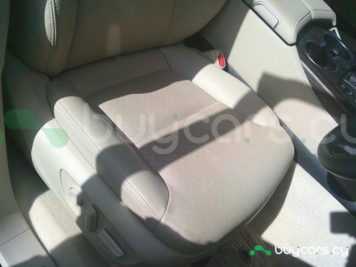 Toyota Land Cruiser Белый