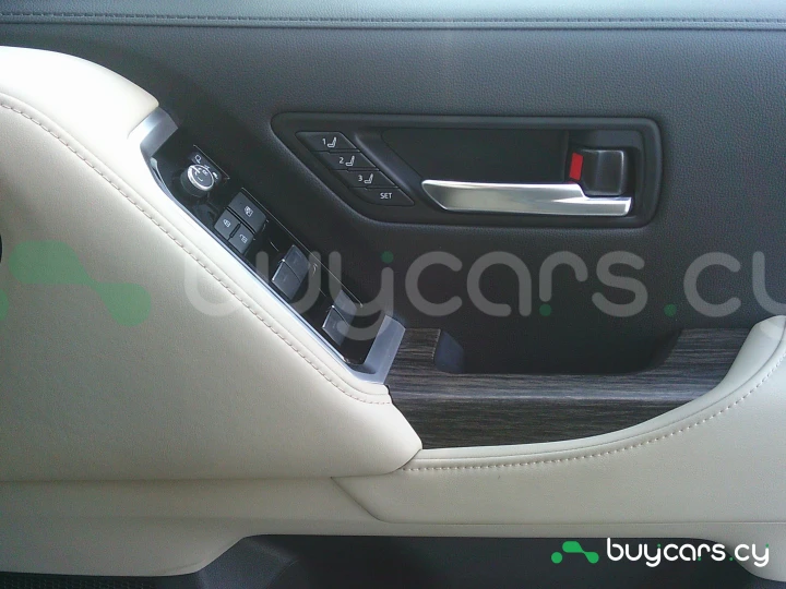 Toyota Land Cruiser Белый