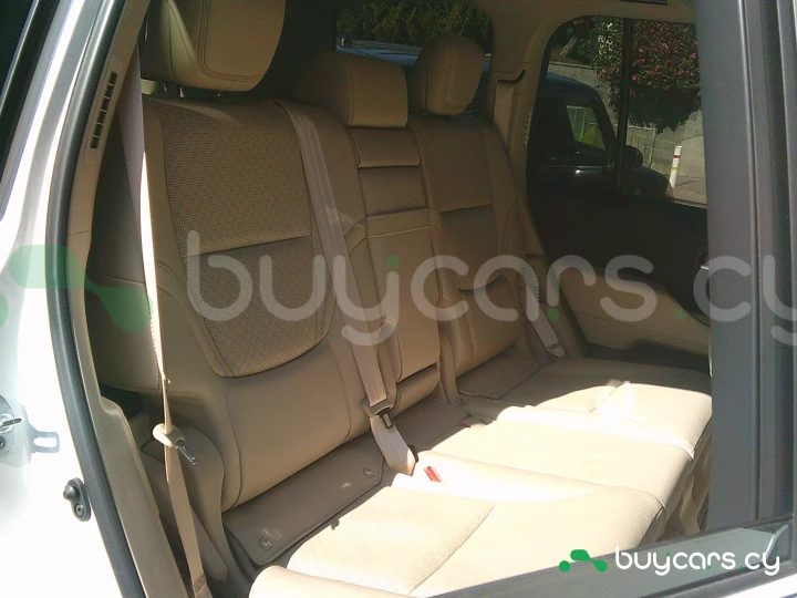 Toyota Land Cruiser Белый