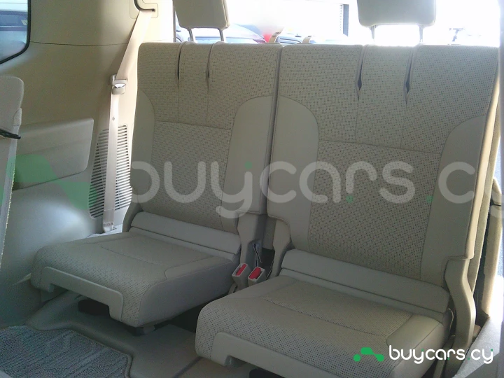 Toyota Land Cruiser Белый