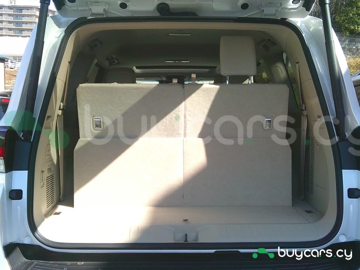 Toyota Land Cruiser Белый