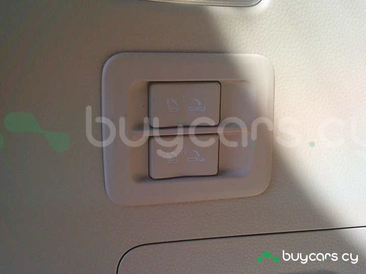 Toyota Land Cruiser Белый