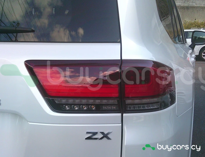 Toyota Land Cruiser Белый