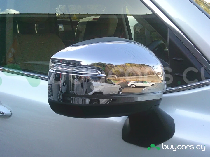 Toyota Land Cruiser Белый