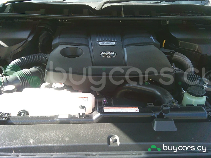 Toyota Land Cruiser Белый