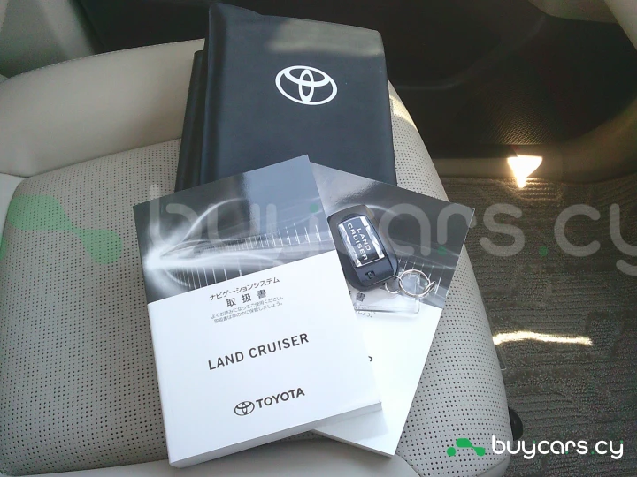 Toyota Land Cruiser Белый