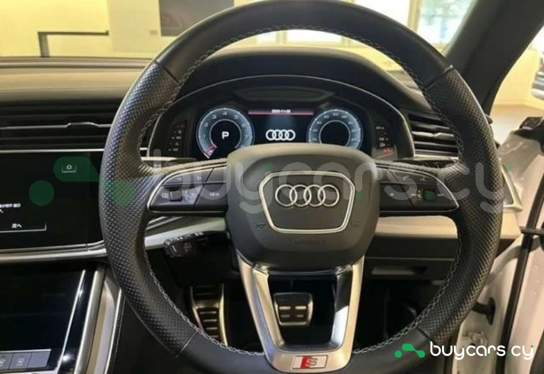 Audi Q8 Белый