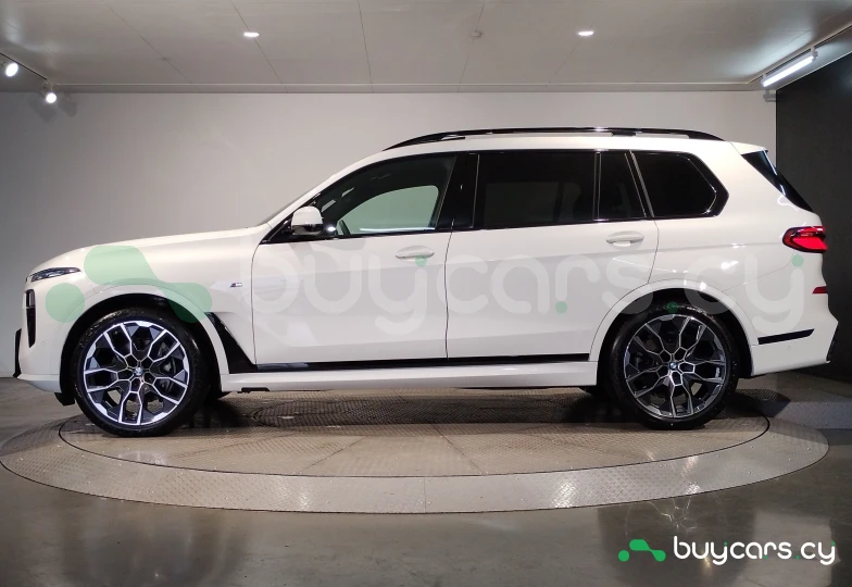 BMW X7 White