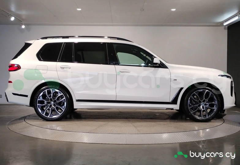 BMW X7 White
