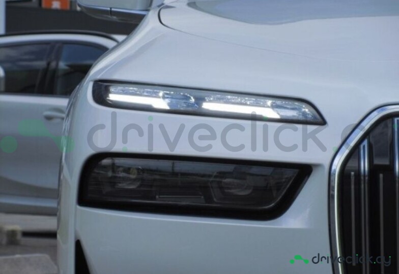 BMW 7 series White