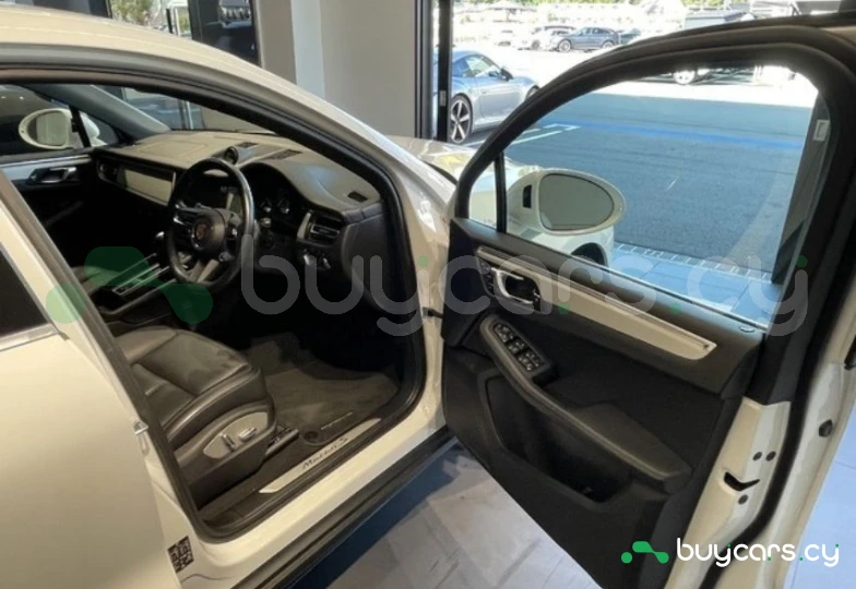 Porsche Macan White