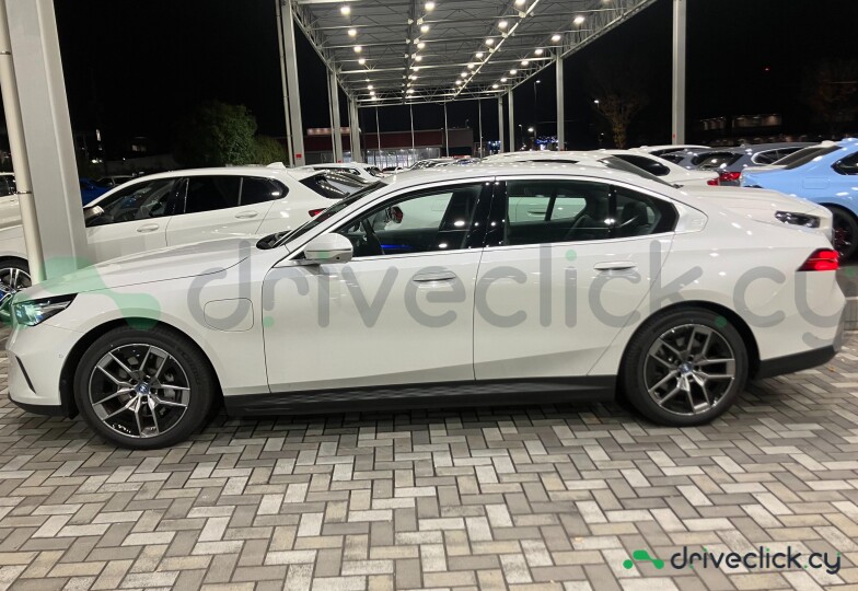 BMW i5 White
