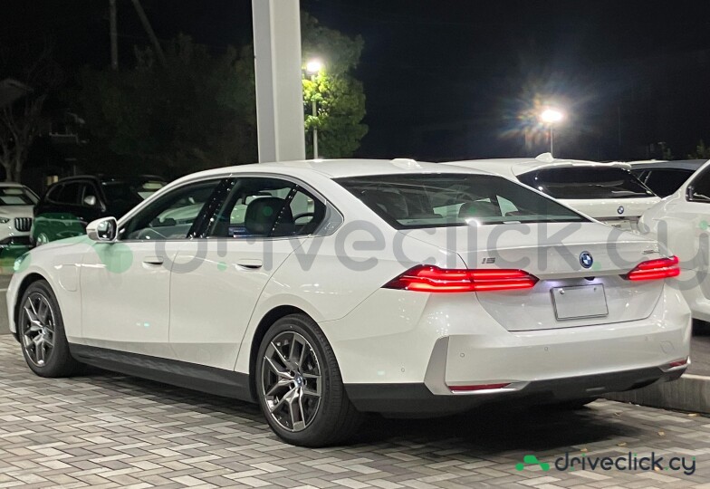 BMW i5 White