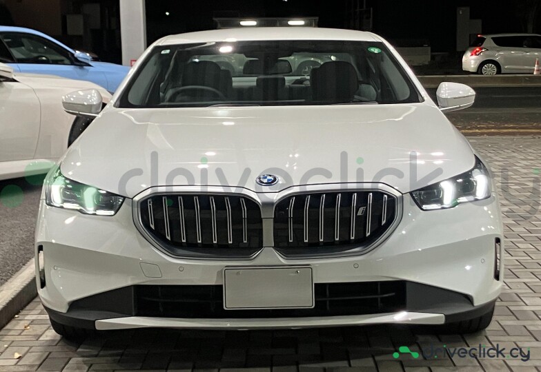 BMW i5 White