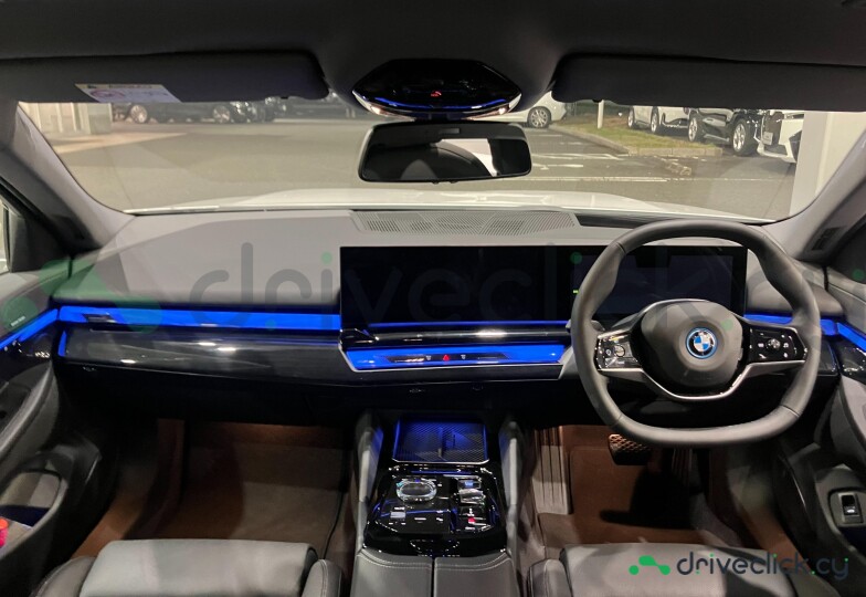 BMW i5 White