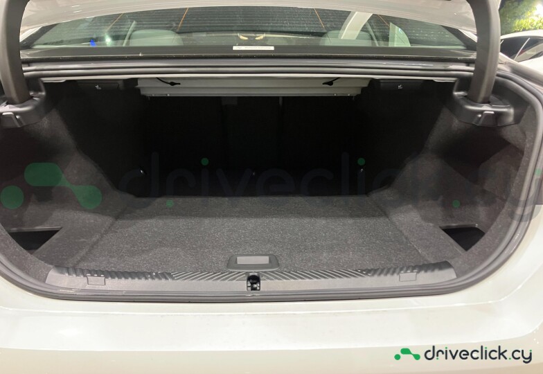BMW i5 White