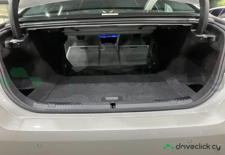 BMW i5 White