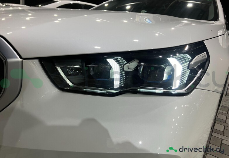 BMW i5 White