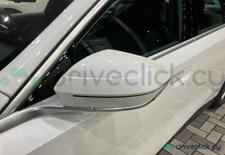 BMW i5 White
