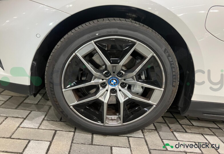 BMW i5 White